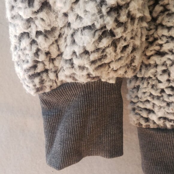 Express One Eleven Sherpa Fleece Pullover Small Faux Fur Womens Jacket Gray - Picture 2 of 8